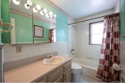 3 Layton Avenue, Hicksville, NY 11801 - Photo 16