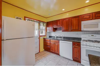 3 Layton Avenue, Hicksville, NY 11801 - Photo 8