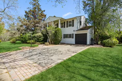 18 Herkimer Avenue, Jericho, NY 11753 - Photo 2