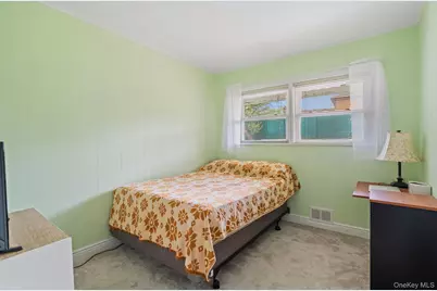 38 Miller Boulevard, Syosset, NY 11791 - Photo 14