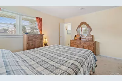 38 Miller Boulevard, Syosset, NY 11791 - Photo 12