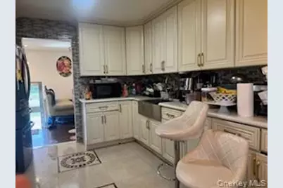 12 Hilton Court, Hicksville, NY 11801 - Photo 10