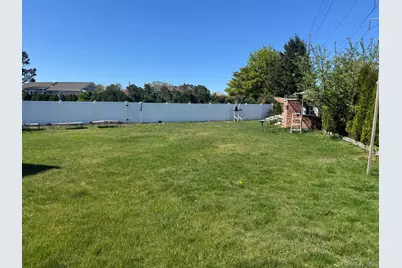 12 Hilton Court, Hicksville, NY 11801 - Photo 4