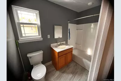 11 Park Manor Court #11, Glen Cove, NY 11542 - Photo 18