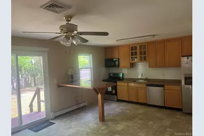 11 Park Manor Court #11, Glen Cove, NY 11542 - Photo 8
