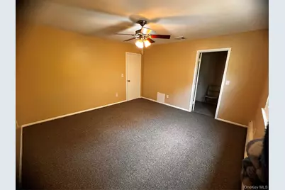 11 Park Manor Court #11, Glen Cove, NY 11542 - Photo 16