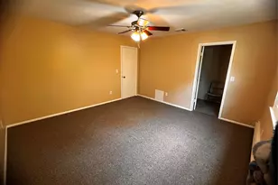 11 Park Manor Ct, Glen Cove, NY 11542 - Photo 16