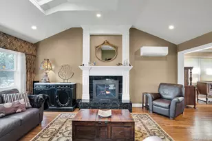 21 Ground Pine Ct, Dix Hills, NY 11746 - Photo 10