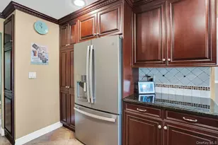 21 Ground Pine Ct, Dix Hills, NY 11746 - Photo 18