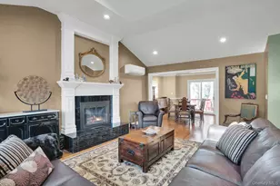 21 Ground Pine Ct, Dix Hills, NY 11746 - Photo 8