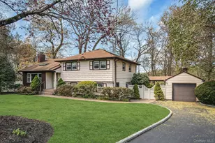 21 Ground Pine Ct, Dix Hills, NY 11746 - Photo 2