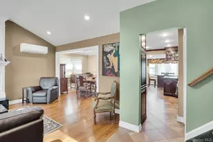 21 Ground Pine Ct, Dix Hills, NY 11746 - Photo 6