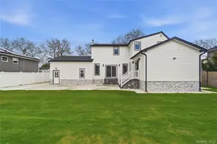 219 Granada Pkwy, Lindenhurst, NY 11757 - Photo 2