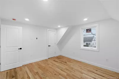 219 Granada Parkway, Lindenhurst, NY 11757 - Photo 20