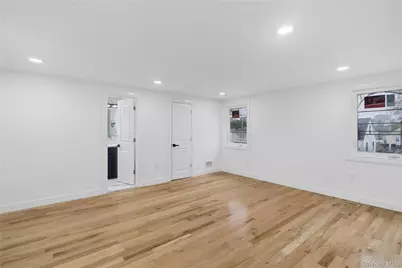 219 Granada Parkway, Lindenhurst, NY 11757 - Photo 22