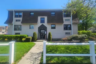 1325 Broadway, Hewlett, NY 11557 - Photo 2