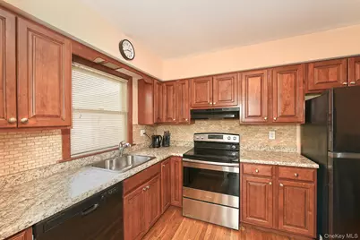 18 Kilburn Avenue, Huntington Station, NY 11746 - Photo 14