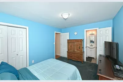 18 Kilburn Avenue, Huntington Station, NY 11746 - Photo 20
