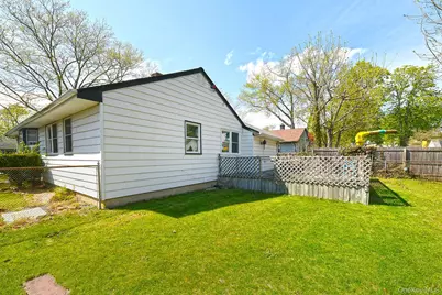18 Kilburn Avenue, Huntington Station, NY 11746 - Photo 26