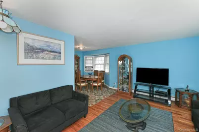 18 Kilburn Avenue, Huntington Station, NY 11746 - Photo 6