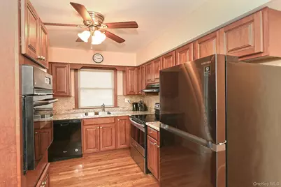 18 Kilburn Avenue, Huntington Station, NY 11746 - Photo 12