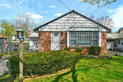 18 Kilburn Avenue, Huntington Station, NY 11746 - Photo 2