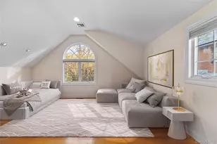 46 Nassau Dr, Great Neck, NY 11021 - Photo 18