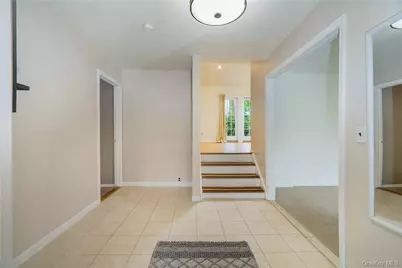 7 Susan Court, White Plains, NY 10605 - Photo 2