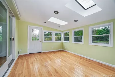 7 Susan Court, White Plains, NY 10605 - Photo 6