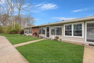 265 Newcastle Ct, Ridge, NY 11961 - Photo 2