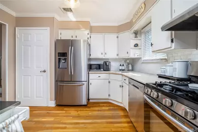 17 6th Avenue, Massapequa Park, NY 11762 - Photo 12