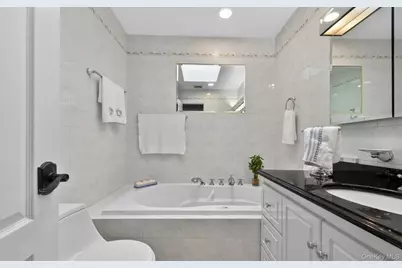 795 Herman Avenue, Franklin Square, NY 11010 - Photo 20