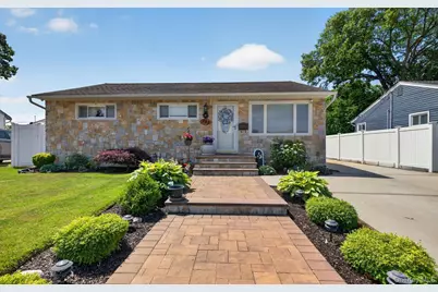 795 Herman Avenue, Franklin Square, NY 11010 - Photo 2