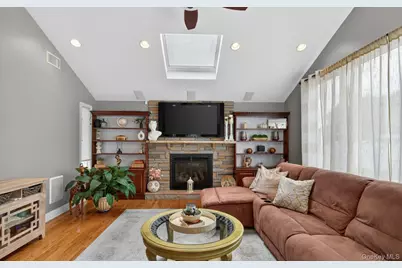 795 Herman Avenue, Franklin Square, NY 11010 - Photo 12