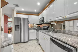 27 Top of the Ridge, Mamaroneck, NY 10543 - Photo 2