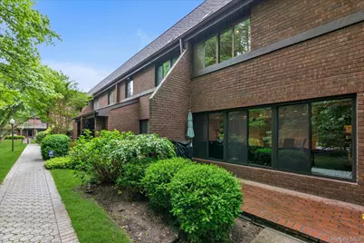 41 Spring Hollow, Roslyn, NY 11576 - Photo 2