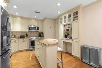 62 Wimbledon Drive, Roslyn, NY 11576 - Photo 4