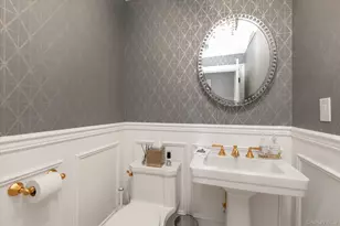 62 Wimbledon Dr, Roslyn, NY 11576 - Photo 8