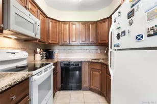 37 Sussex Dr, Yorktown Heights, NY 10598 - Photo 6