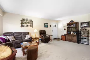 37 Sussex Dr, Yorktown Heights, NY 10598 - Photo 2