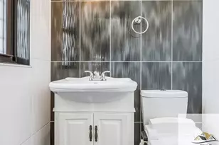 61-45 98th St, Rego Park, NY 11374 - Photo 20