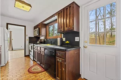 18 Ridge Road, Mount Kisco, NY 10549 - Photo 16