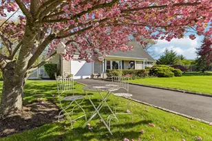 41 Orchid Rd, Patchogue, NY 11772 - Photo 4