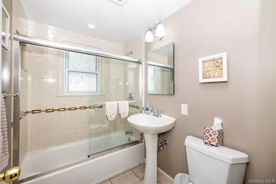 53 Lawrence Place, New Rochelle, NY 10801 - Photo 14