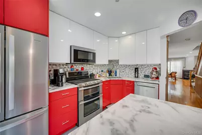 1102 Pondside Drive, White Plains, NY 10607 - Photo 12