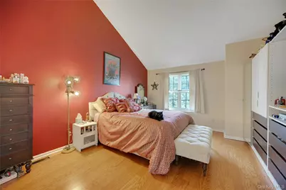 1102 Pondside Drive, White Plains, NY 10607 - Photo 14
