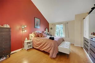 1102 Pondside Dr, White Plains, NY 10607 - Photo 14
