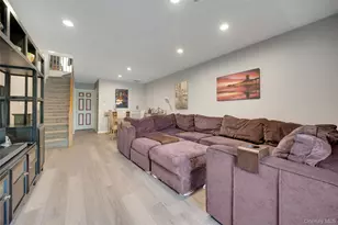 1102 Pondside Dr, White Plains, NY 10607 - Photo 20