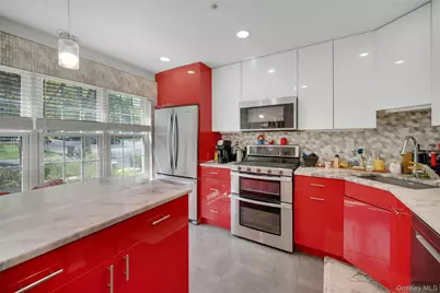 1102 Pondside Drive, White Plains, NY 10607 - Photo 12