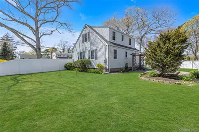113 Roosevelt Avenue, Islip, NY 11751 - Photo 18